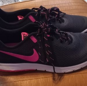 Nike running shoes women's size 10